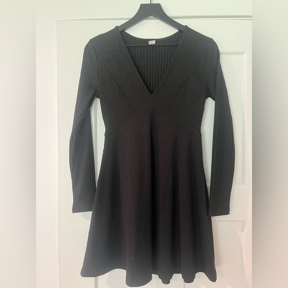 Elegant Black Ribbed Dress